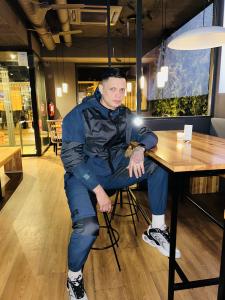 614772935: Chico busca chica en Sevilla