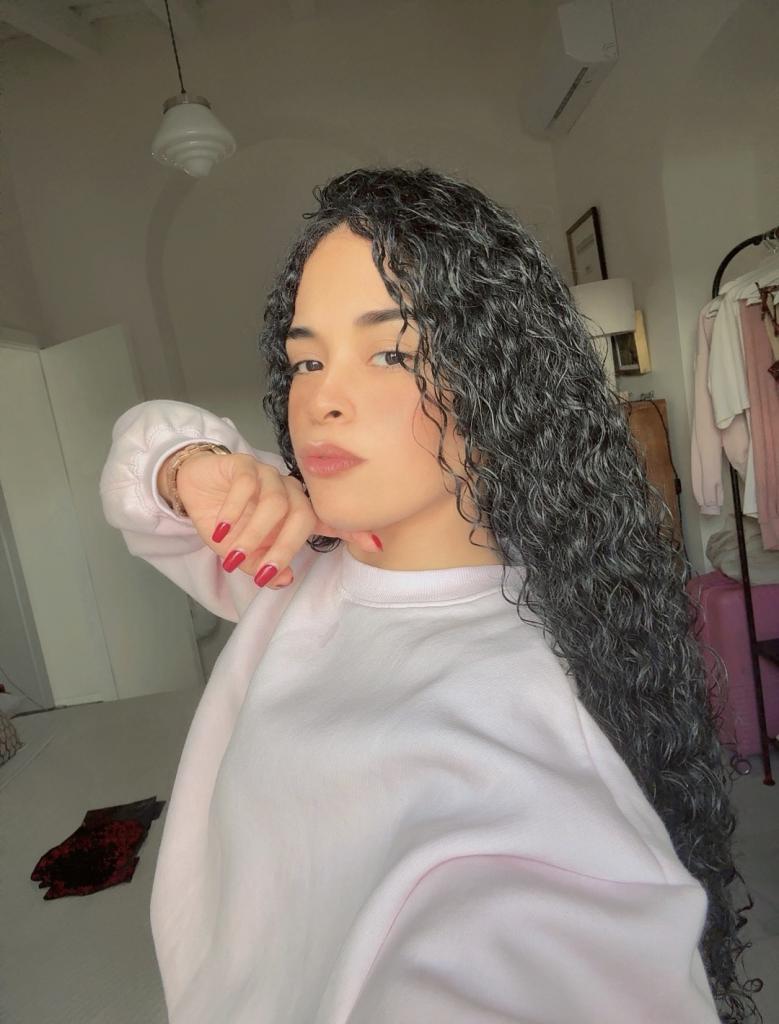 691460740: Chica busca chico en Sevilla