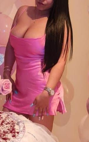 678747480: Chica busca chico en Ibiza