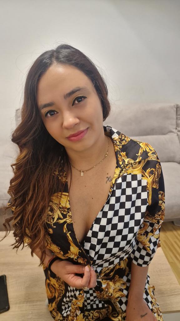 647936882: Chica busca chico en Madrid