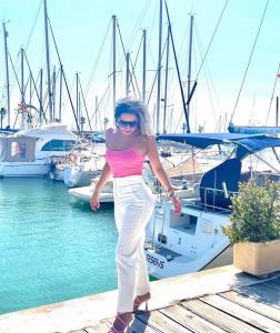 643796437: Chica busca chico en Tenerife