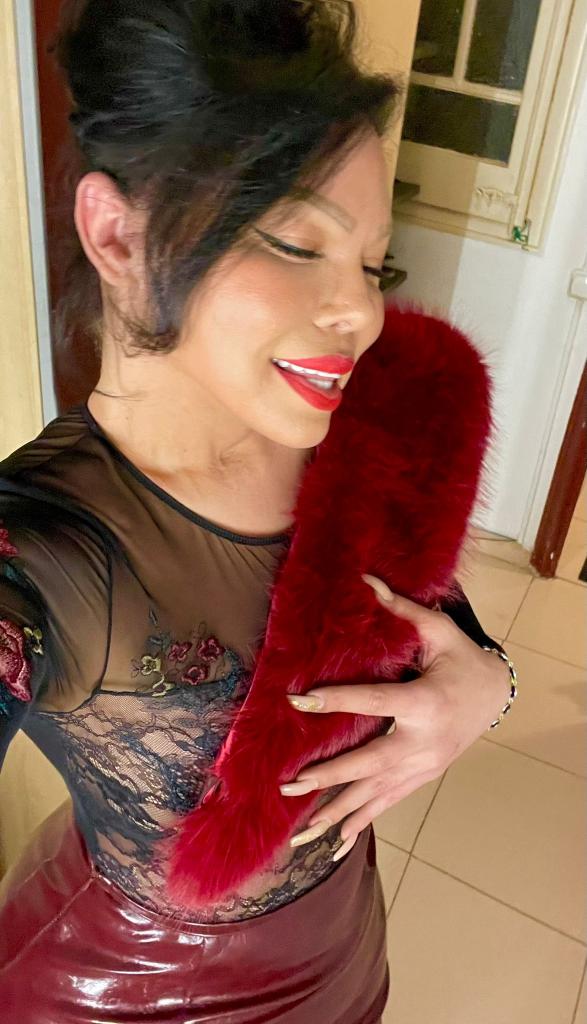 610829409: Transexual en Barcelona