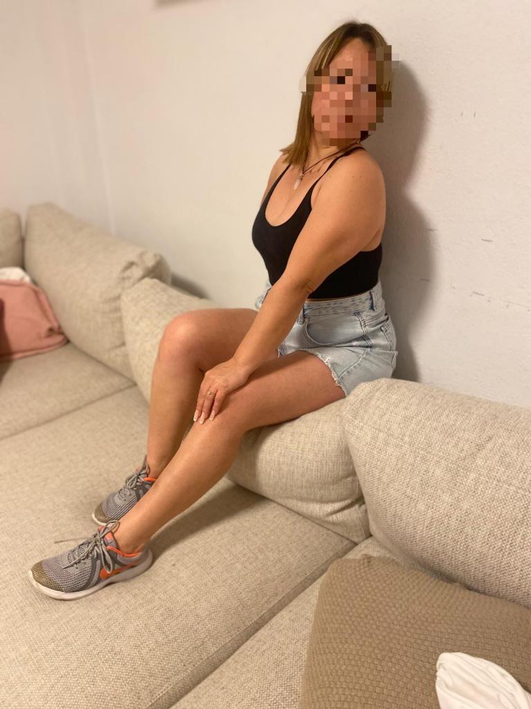 605487085: Chica busca chico en Granada