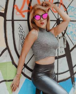 670032063: Chica busca chico en Barcelona