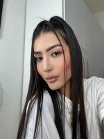 613647137: Chica busca chico en Barcelona