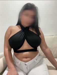 617046533: Chica busca chico en Barcelona