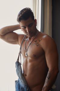 695819266: Chico busca chica en Barcelona