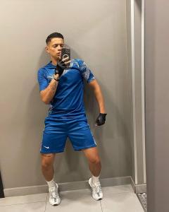 Chico busca chica en Sevilla: 