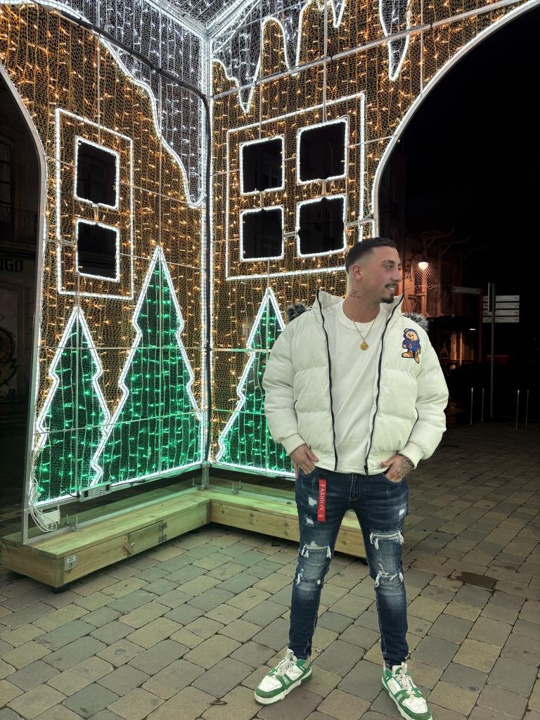 Chico busca chica en Almería: 