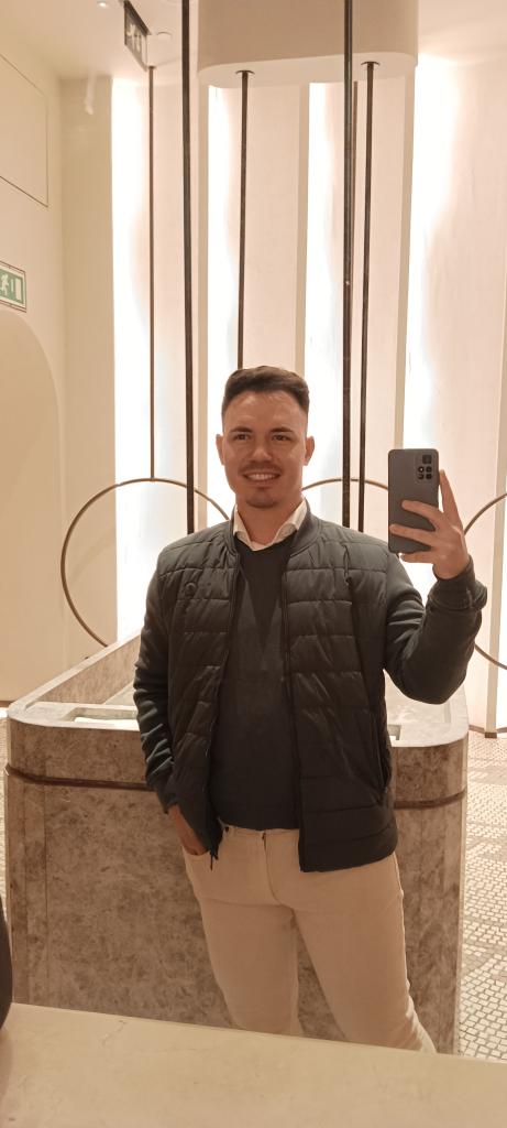 Chico busca chica en Málaga: 