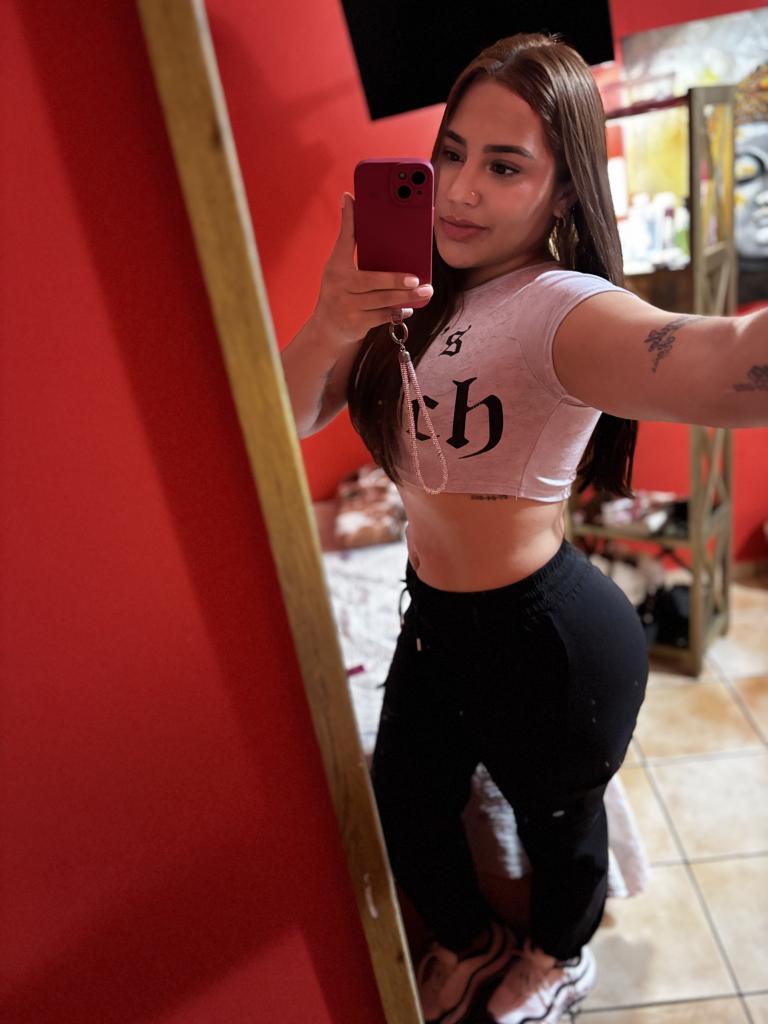 612404895: Chica busca chico en Barcelona