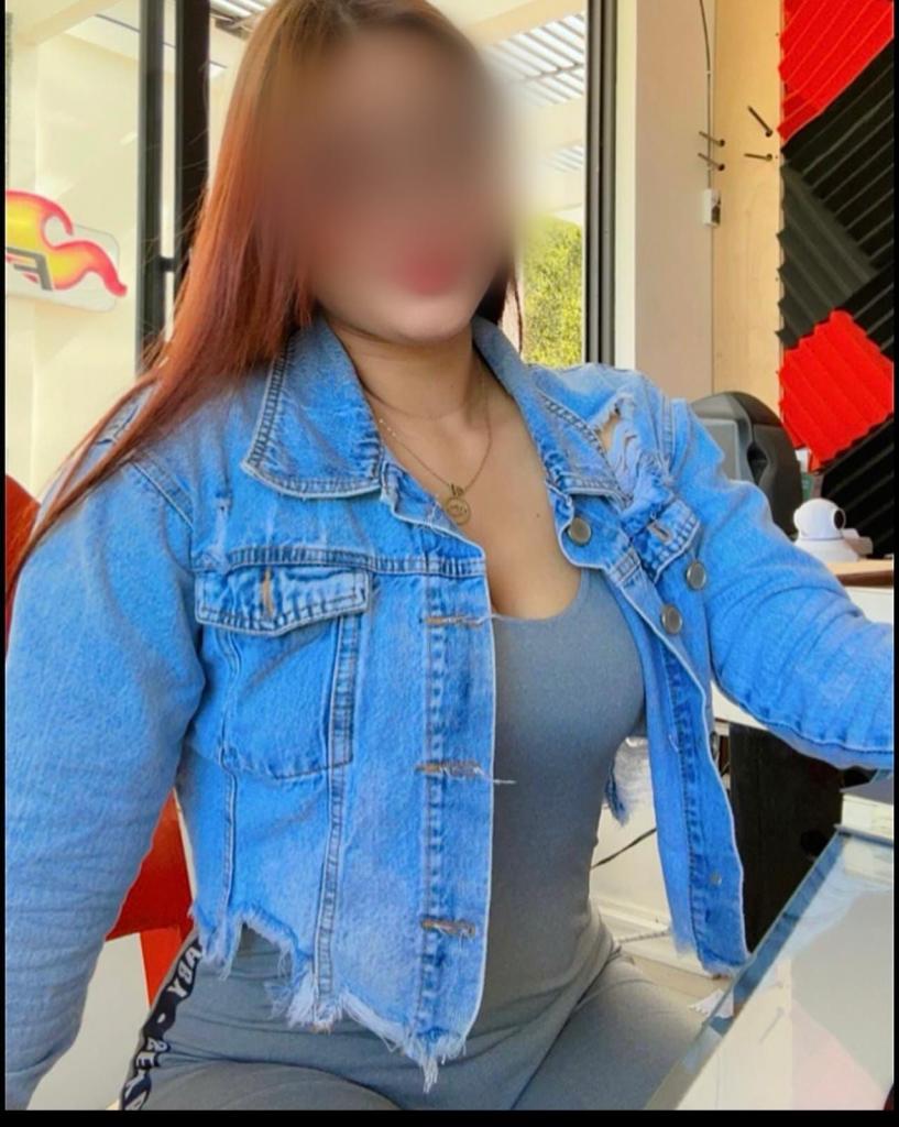 697735584: Chica busca chico en Cádiz