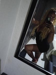 610734342: Chica busca chico en Sevilla