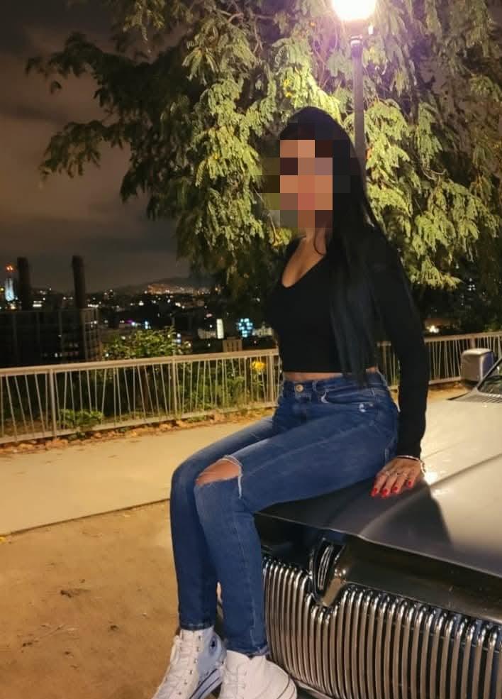 631147932: Chica busca chico en Barcelona