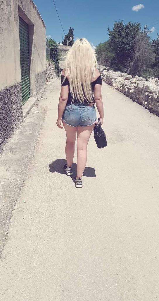 677602175: Chica busca chico en Mallorca