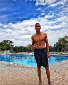 613757134: Chico busca chica en Valencia