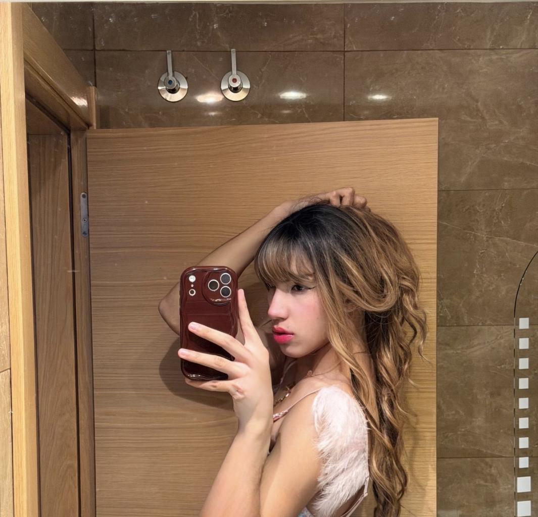 627421704: Travesti en León