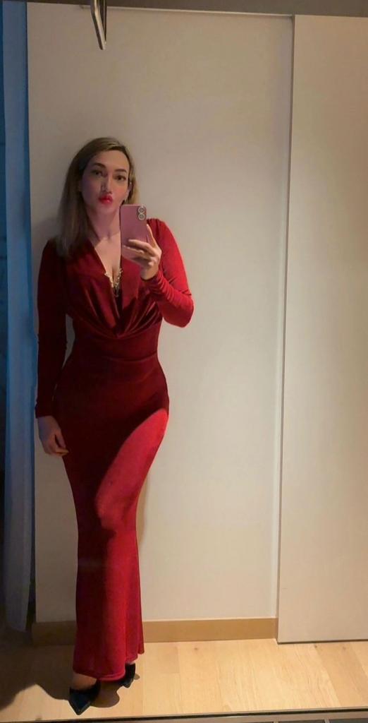 697483960: Chica busca chico en Málaga