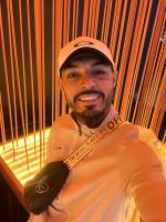 687793022: Chico busca chica en Barcelona