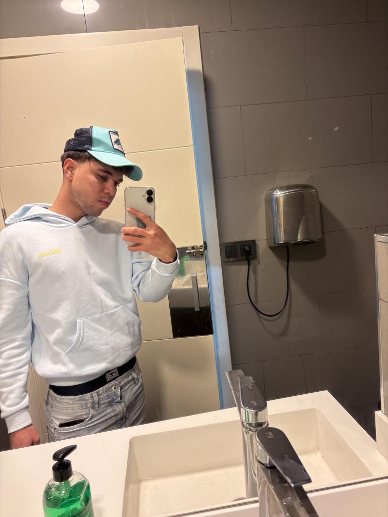 661169359: Chico busca chica en Sevilla