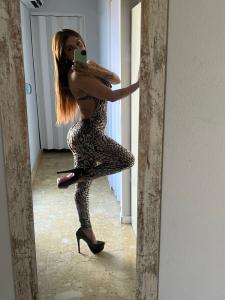 664874220: Chica busca chico en Madrid