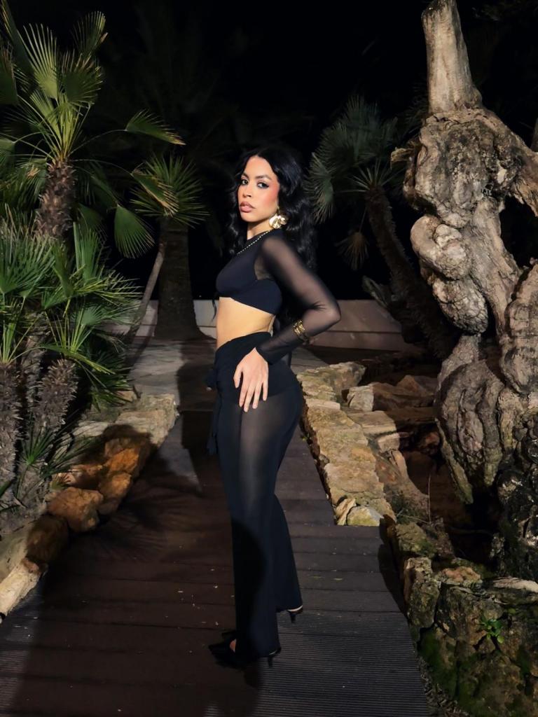 Chica busca chico en Ibiza: Chica busca chico