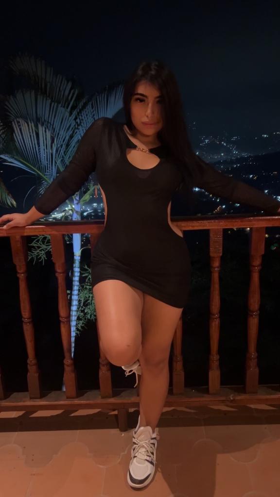 647261567: Chica busca chico en Barcelona