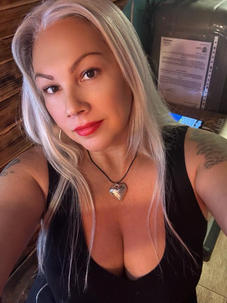 643136311: Chica busca chico en Barcelona