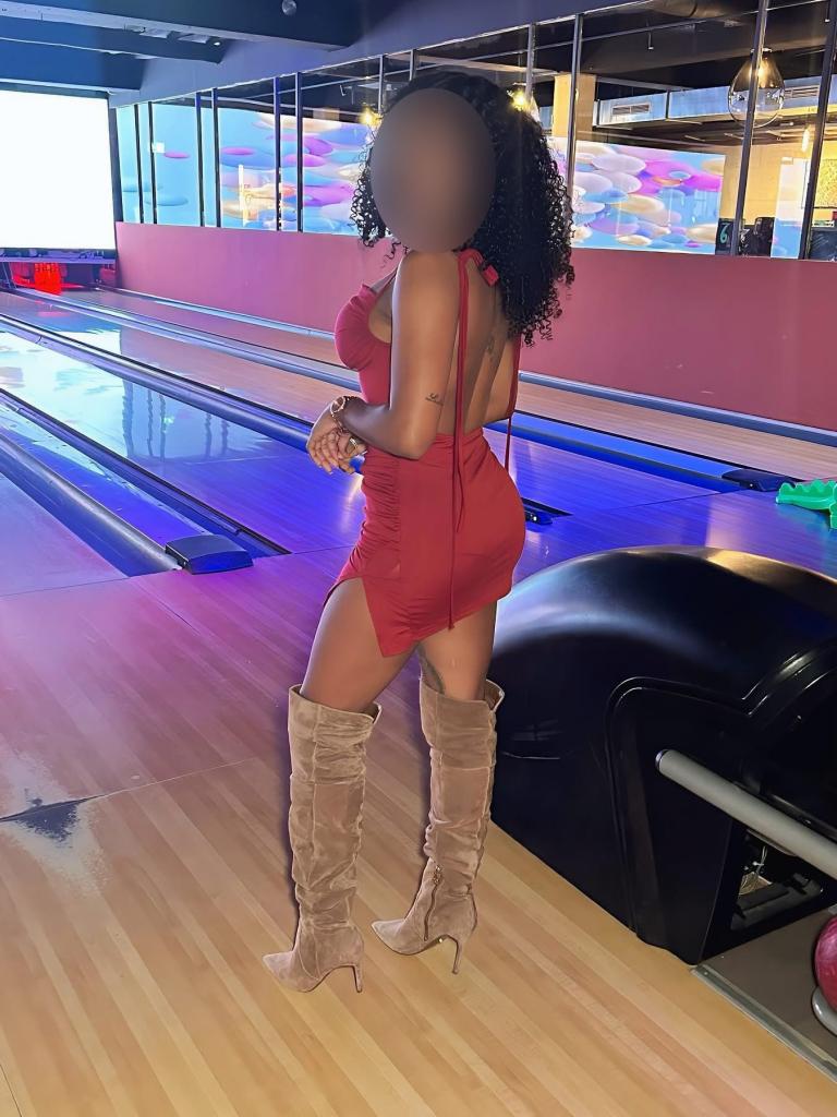 637109642: Chica busca chico en Sevilla