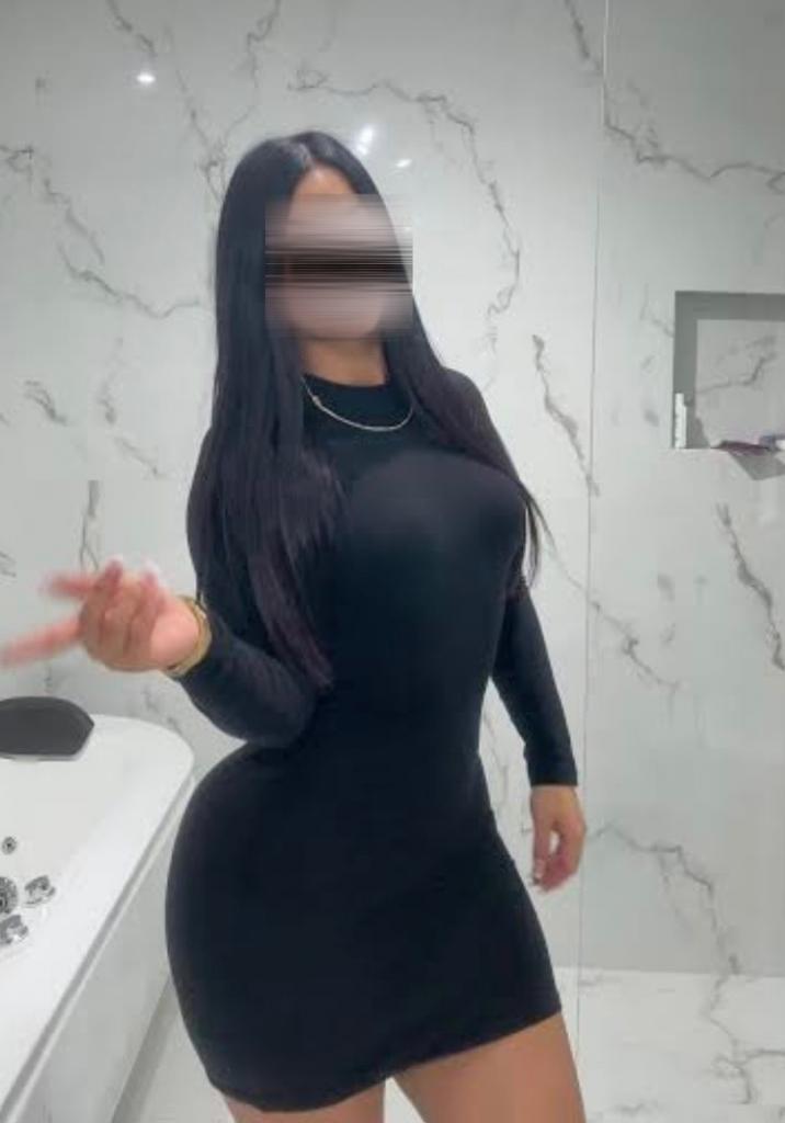 610635009: Chica busca chico en Barcelona