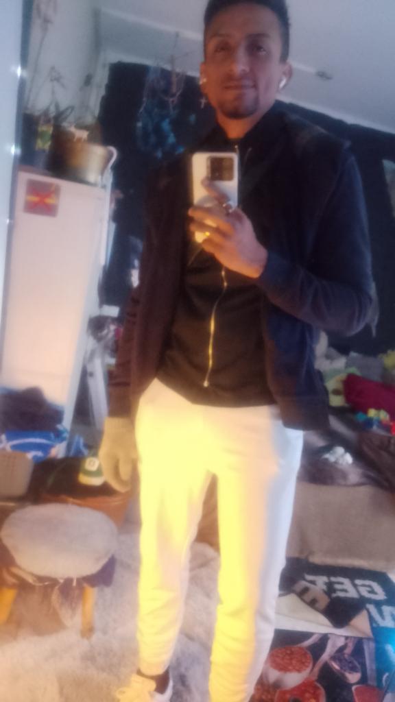 657682219: Chico busca chica en Barcelona