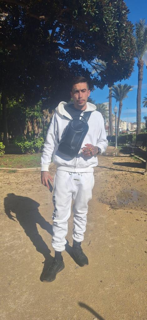 672811157: Chico busca chica en Alicante