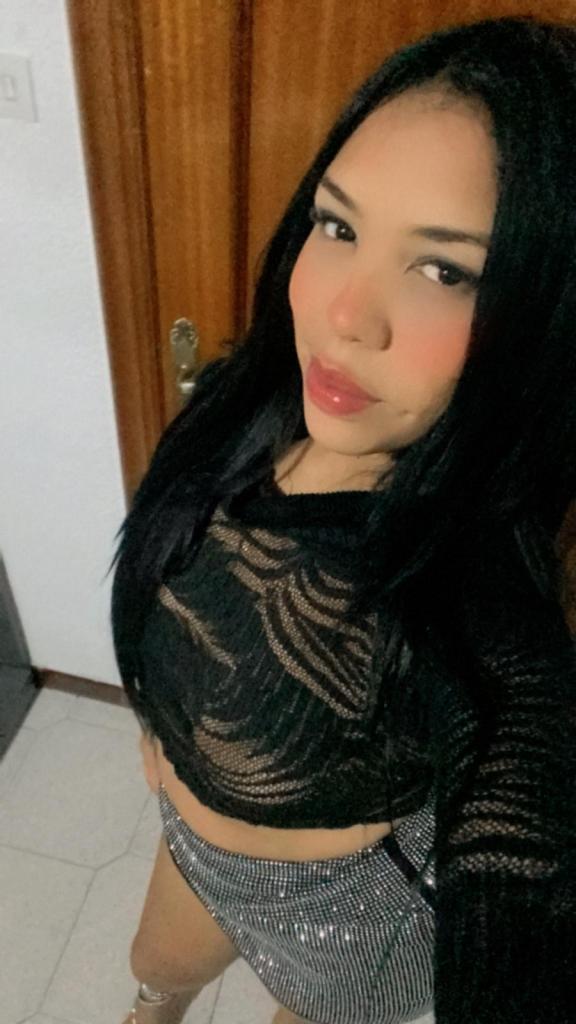 642710351: Chica busca chico en Sevilla
