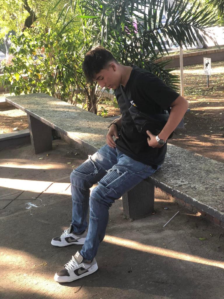 643645885: Chico busca chica en Sevilla