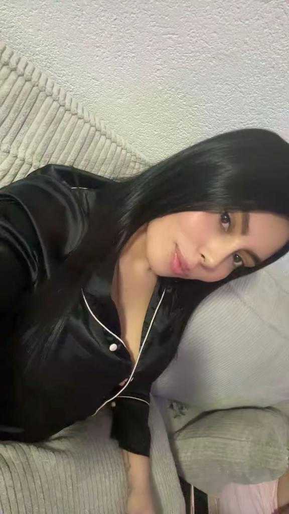 652943568: Chica busca chico en Málaga