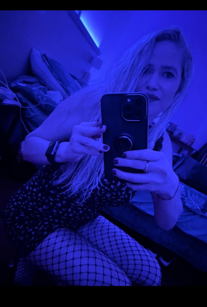 Chica busca chico en Ibiza: 