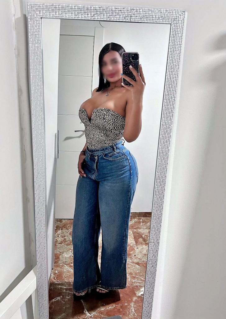 632984007: Chica busca chico en Sevilla