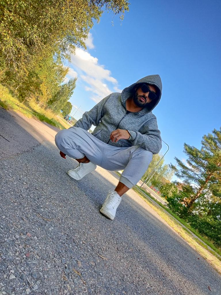 687797157: Chico busca chica en Murcia