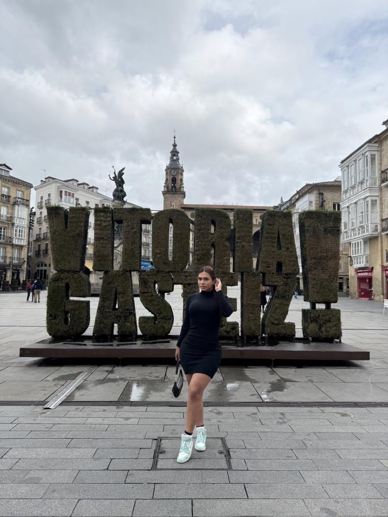 614854008: Travesti en Pontevedra