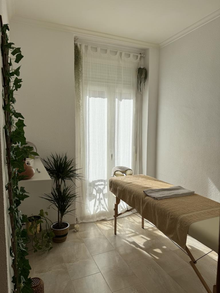 623054714: Chico busca chica en Valencia