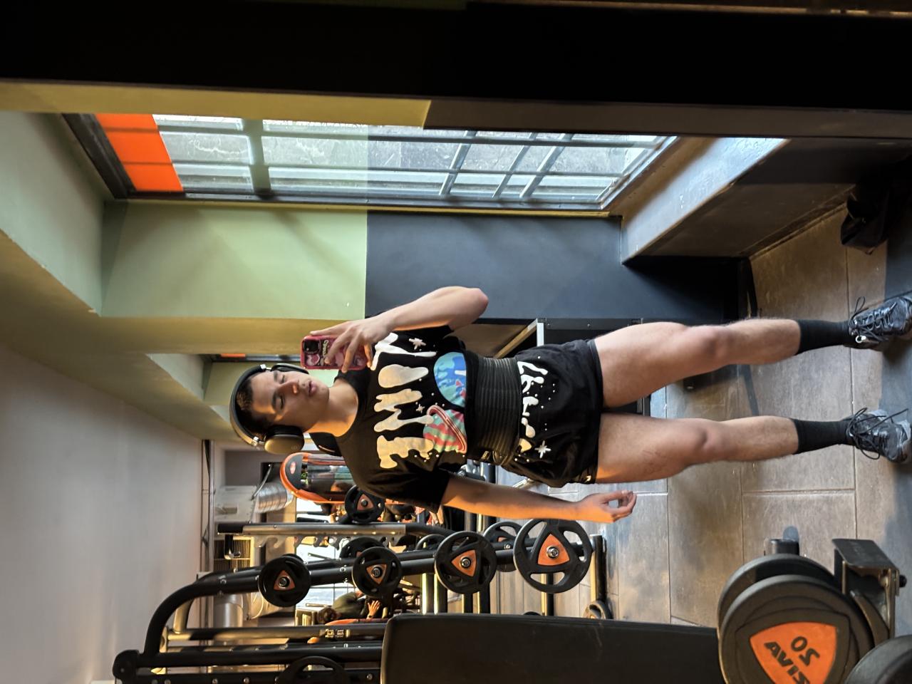 670869173: Chico busca chica en Madrid