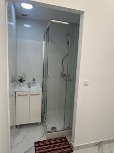 612299666: Chica busca chico en Madrid