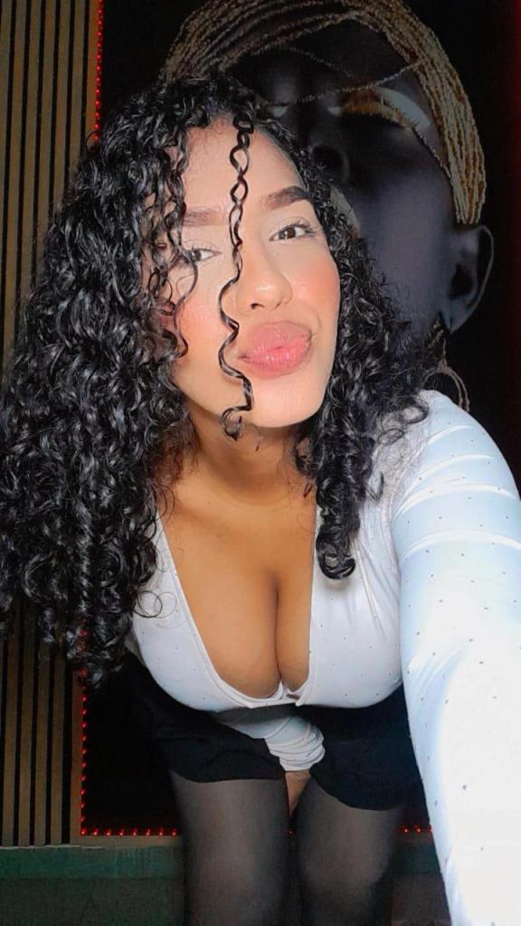 643813619: Chica busca chico en La Rioja