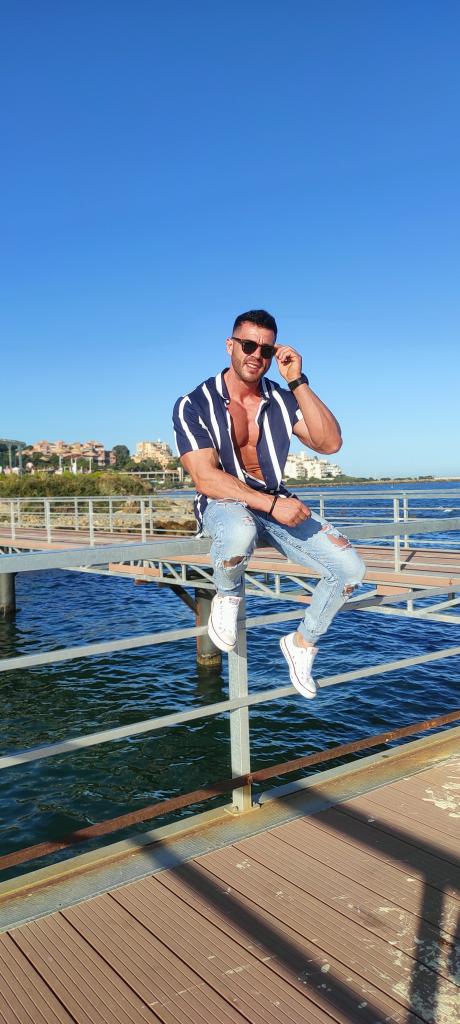 Chico busca chica en Málaga: 