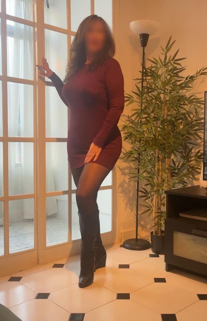 742095884: Chica busca chico en Barcelona