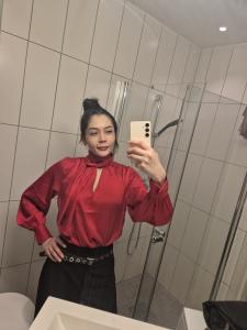 647315397: Chica busca chico en Madrid