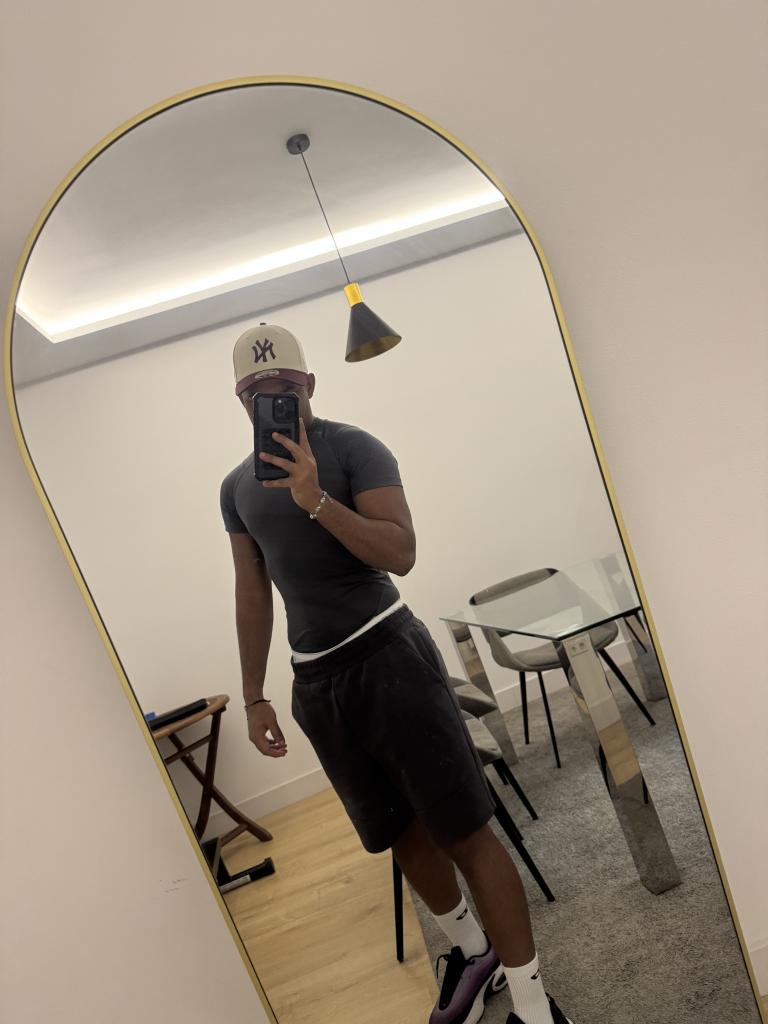 661438907: Chico busca chica en Madrid