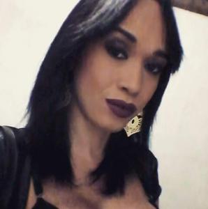 677179638: Transexual en León