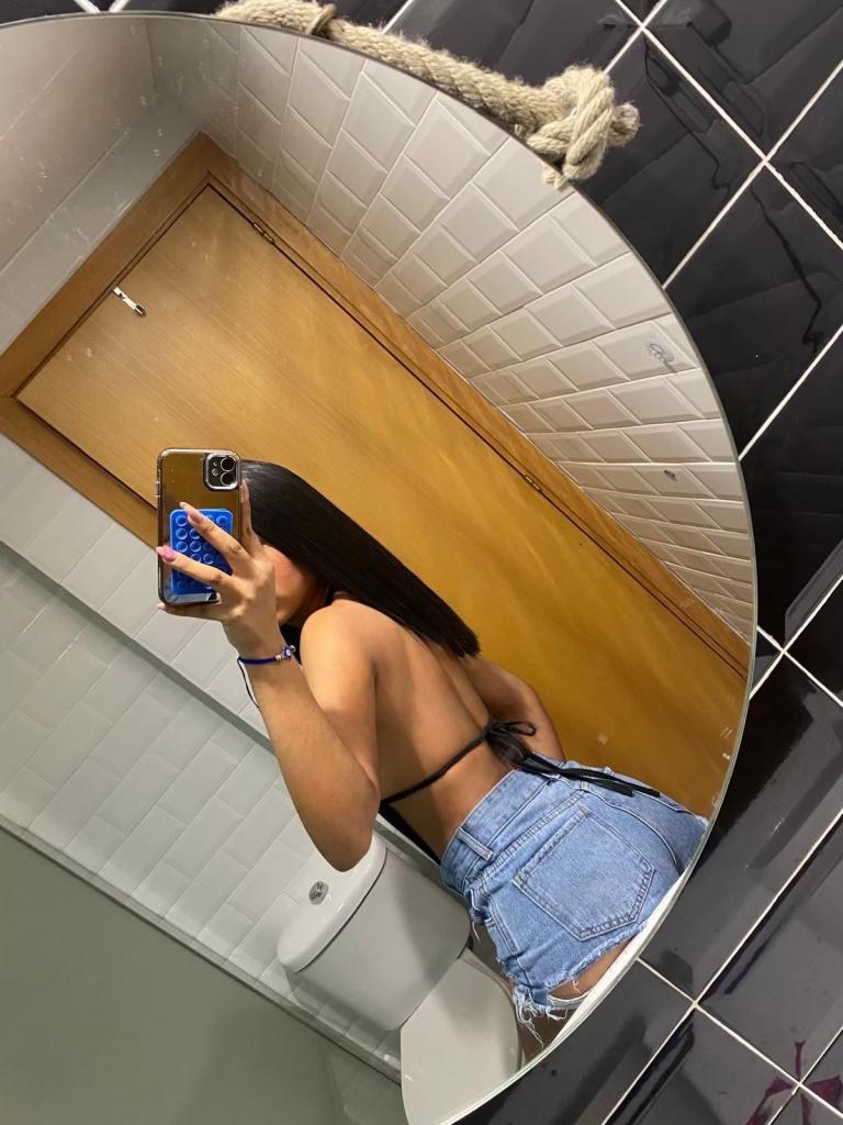 613264256: Chica busca chico en Sevilla