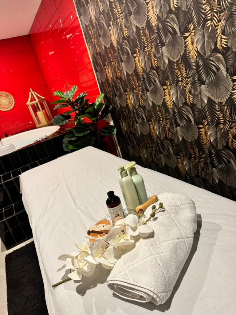 643061895: Chica busca chico en Valencia